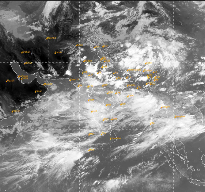 इन्फ्रारेड 1 चैनल (10.8 µm) विद्युत चुम्बकीय स्पेक्ट्रम के इन्फ्रारेड विंडो क्षेत्र (10-12µm) से संबंधित है। यह अंतर्निहित सतह या बादलों के तापमान का मात्रात्मक माप प्रदान करता है। दिनांक 25/07/2024. फोटो सोर्स- आईएमडी