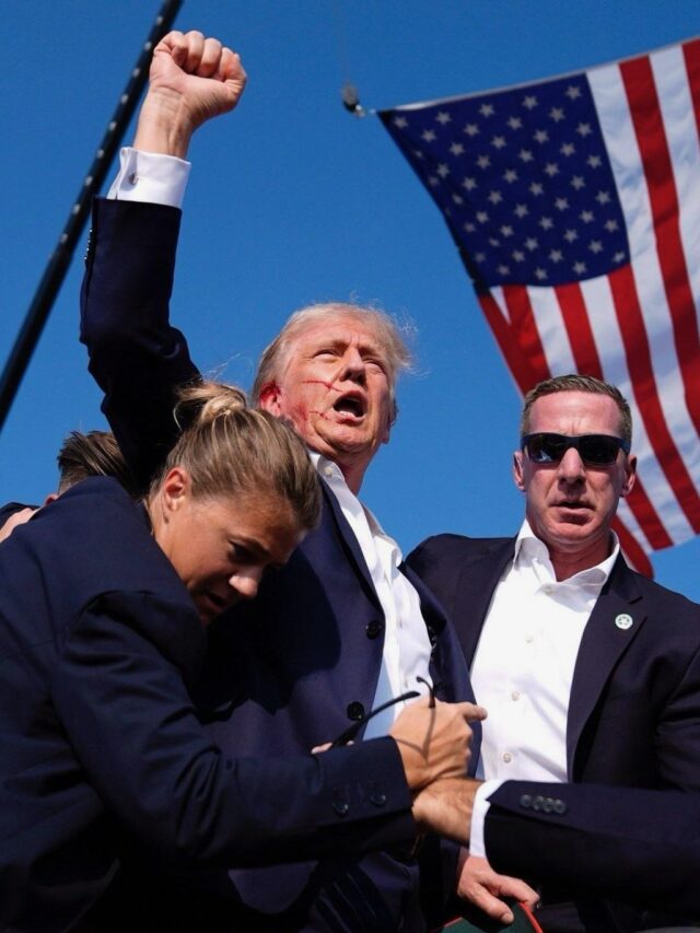 Read more about the article पूर्व राष्ट्रपति डोनाल्ड ट्रम्प के कान में गोली लगने से घायल, पेंसिल्वेनिया रैली में 8 गोलियां चलने से राष्ट्र हैरान।