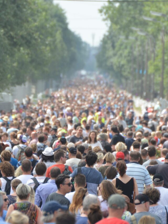 Read more about the article विश्व जनसंख्या 8.1 बिलियन: भविष्य के संसाधनों और सामाजिक संरचनाओं के लिए विश्व जनसंख्या दिवस का क्या मतलब है