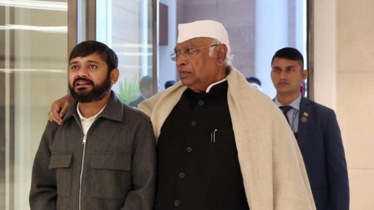 Read more about the article कन्हैया कुमार केरल हाउस में हिरासत में लिए गए: कांग्रेस नेता की बुकिंग विवाद एक राजनीतिक मुद्दा बन गई